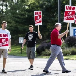 美国5万工人走上街头罢工，曹德旺警醒中国制造业