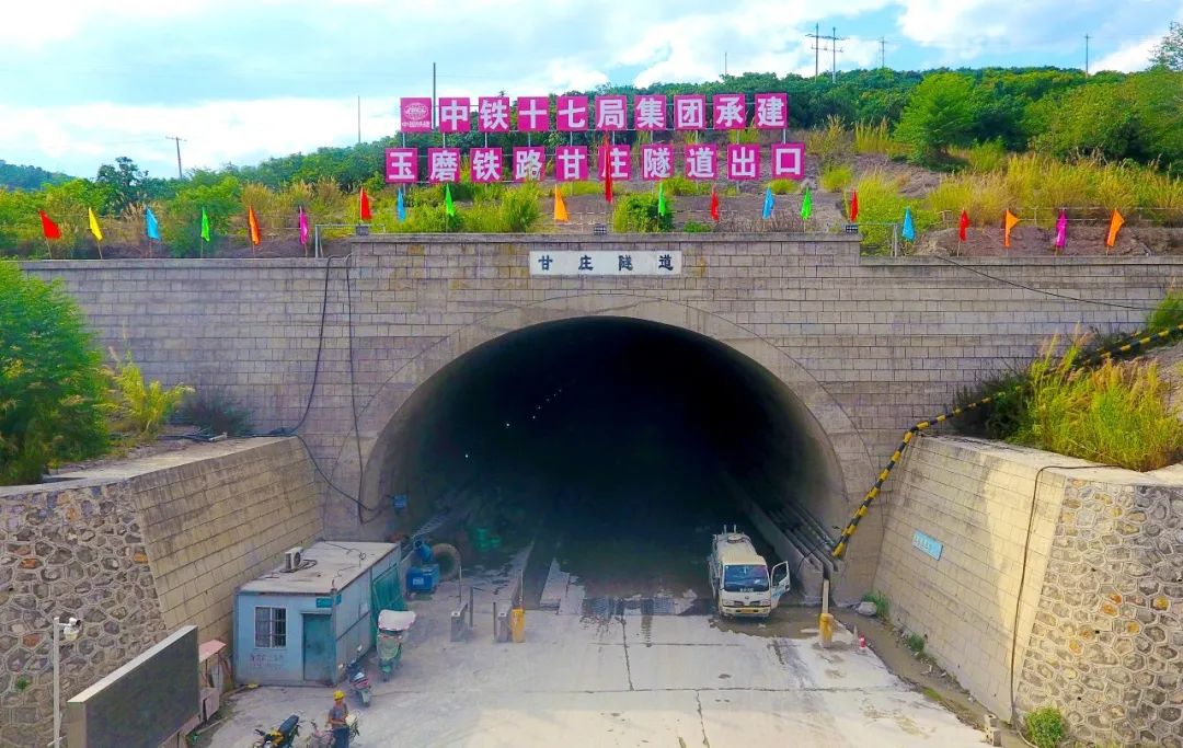 中铁十七局四公司玉磨铁路甘庄隧道出口.jpg